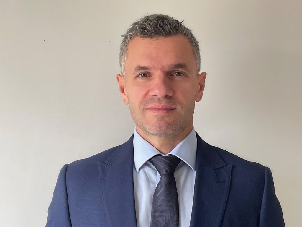 Consultant Orthopaedic Surgeon - Mr Stefan Niculescu